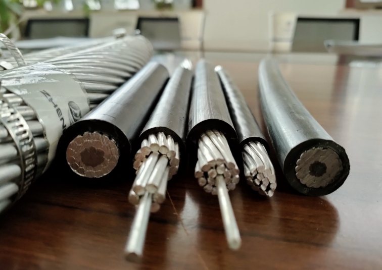 金龍羽電線廠家是與您討論鍍鋅鋼芯鋁絞線的優(yōu)勢(shì).jpg